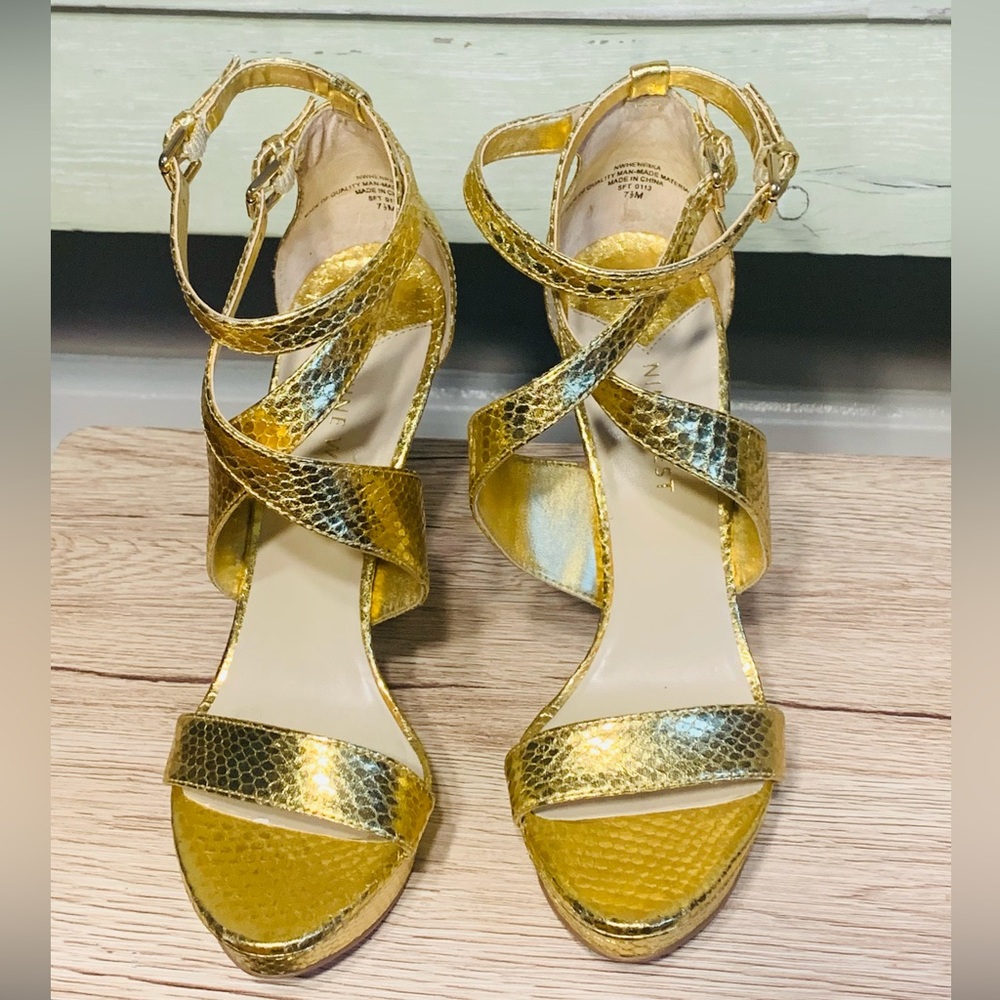 Nine West size 7 1/2 gold